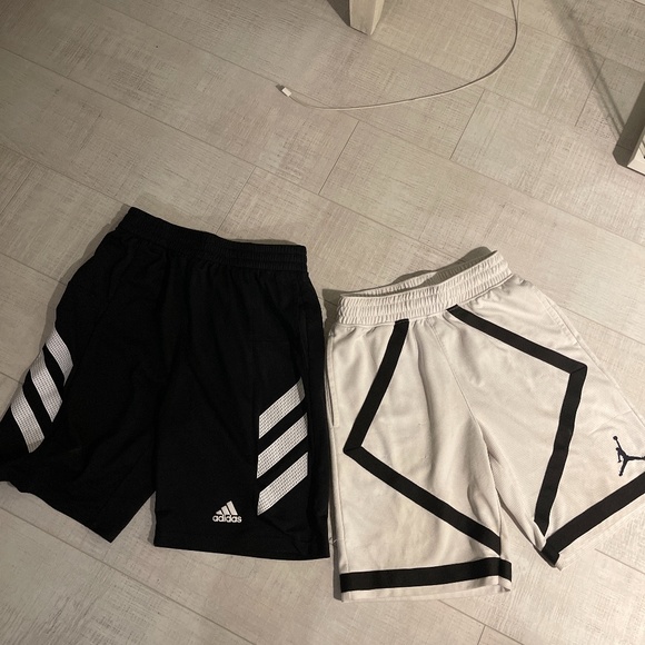 Lot of two boys athletic shortys jordan & Adidas size M and L 10-12 14-16 - Picture 1 of 6